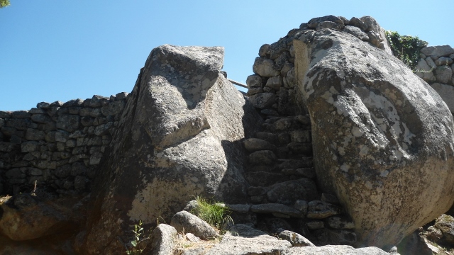 Casteddu di Cucuruzzu-torrénská pevnost
